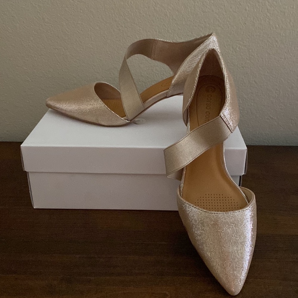 Gorgeous Champagne Metallic Pumps;2 1/2”Heel; Size 8 M; Worn once; Nordstrom